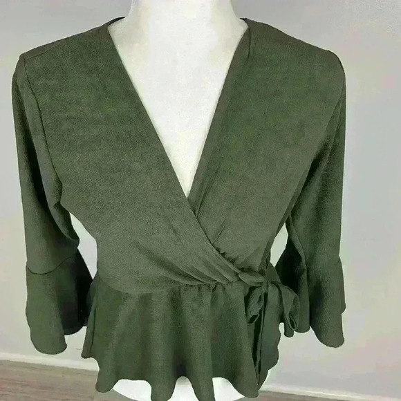 Boohoo Dark Green V-Neck Bell Sleeve Blouse Size S/M - Picture 2 of 8
